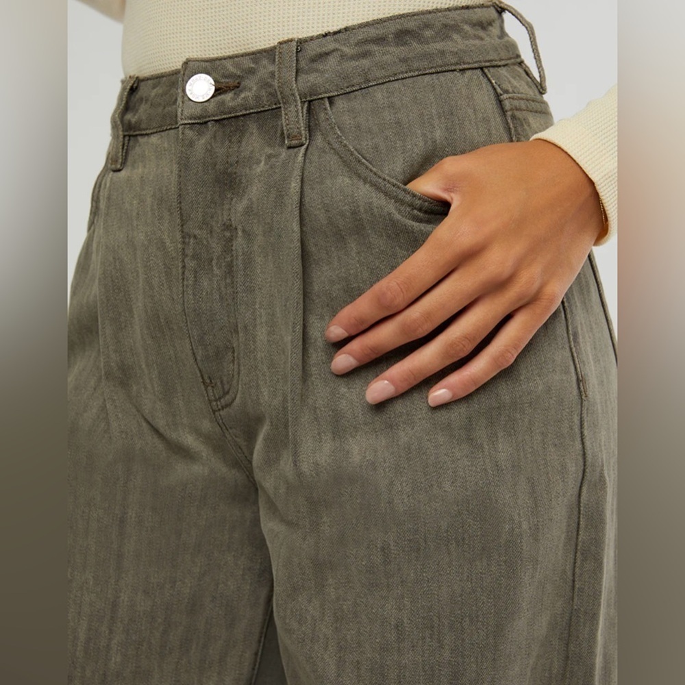 WeWoreWhat High Rise Pleated Wide Leg Jean in Color Stone Wash Size 24 - Picture 4 of 6